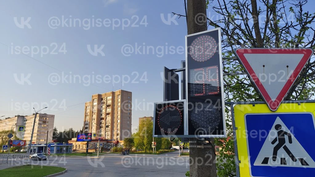 🚦 Водители Кингисеппа, внимание — изменения на одном из самых оживлённых перекрёстков города!  На пе