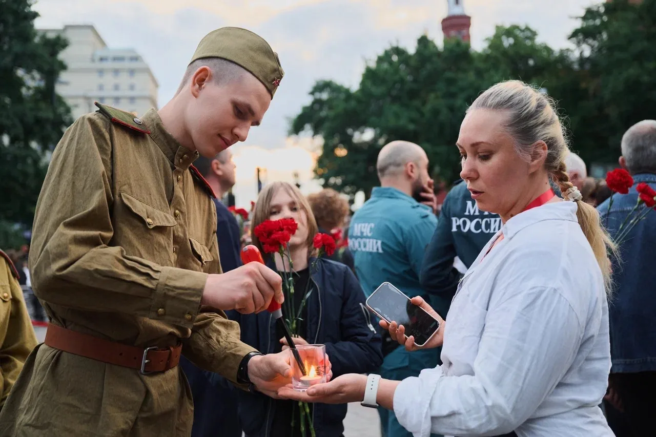 В день памяти и скорби

Сегодня, 22 июня, в 4 часа утра волонтёры Москвы помогли провести акцию «Вах