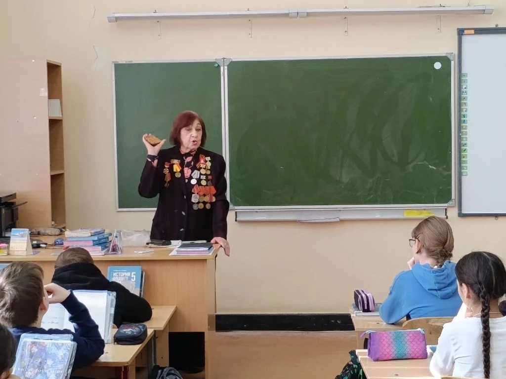 Сегодня  в Центре образования  состоялась трогательная и важная встреча. Учащимся  5 "А" класса выпа