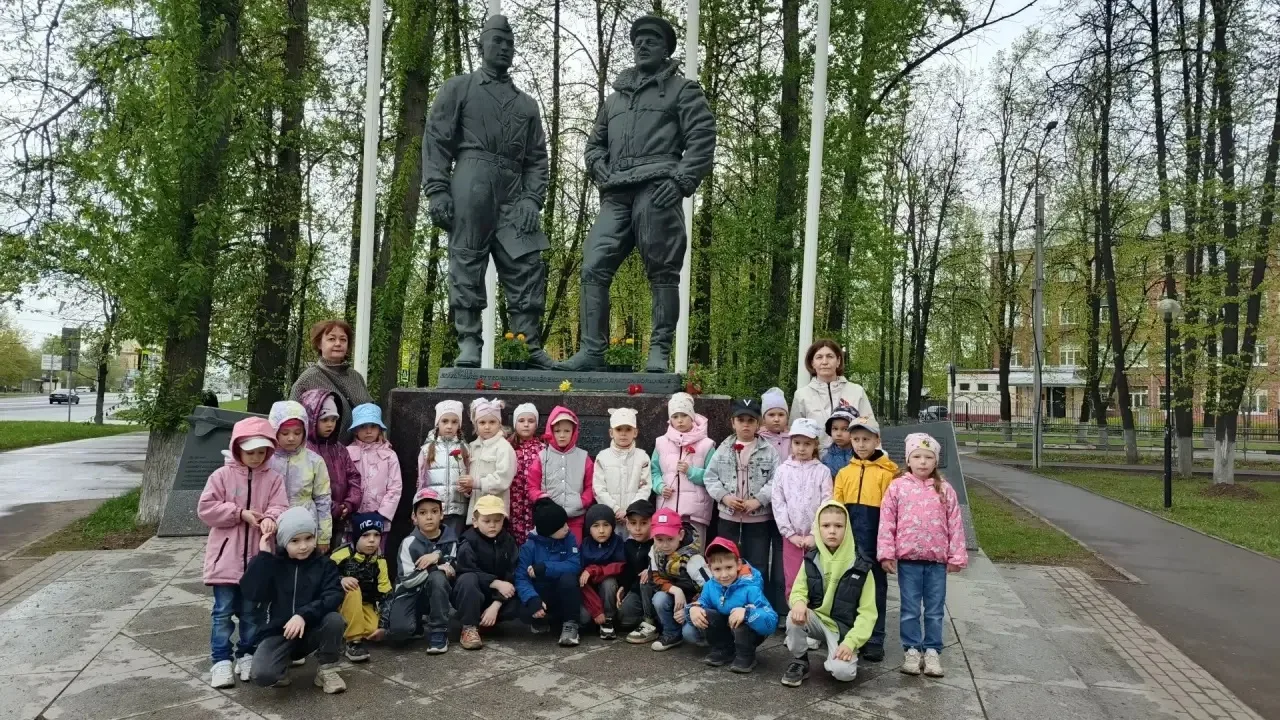 В преддверии великого праздника Победы воспитанники старшей и подготовительной группы п...