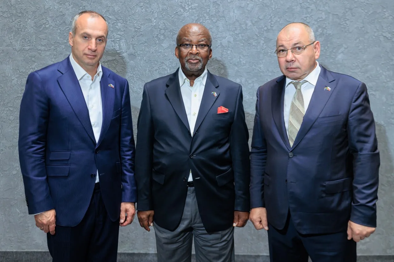 🇿🇦🎉 День рождения Почётного консула ЮАР во Владивостоке Юрия Ивановича Сиваченко 🎂