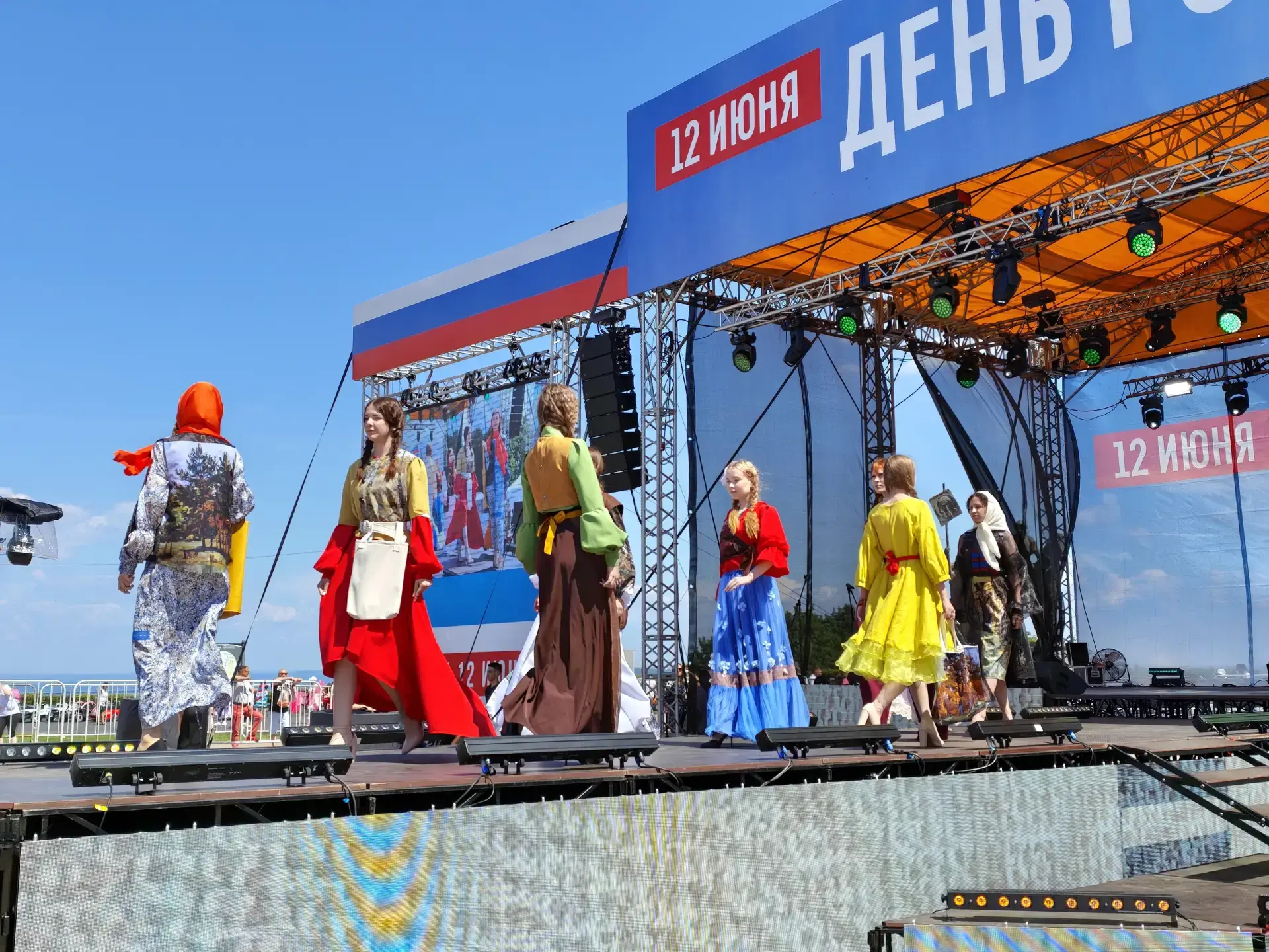 В День России Дворец культуры «Руслан» представил проект «Пластов в моде» на главной сцене праздничн
