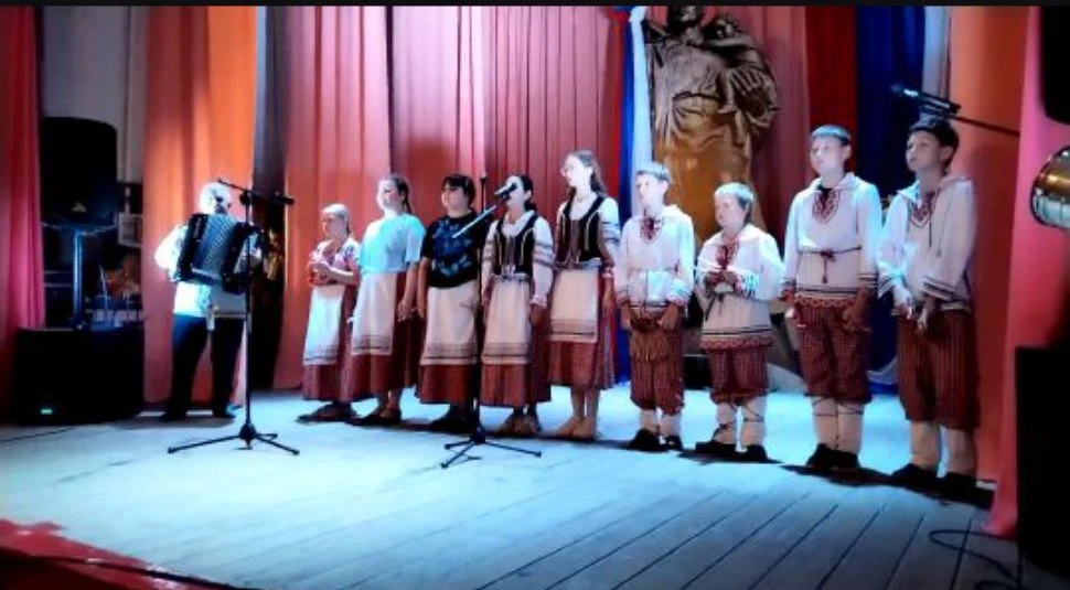 Сегодня, 12 июня, в селе Колыбельское прошёл тёплый и душевный концерт, посвящённый Дню России! 🇷🇺