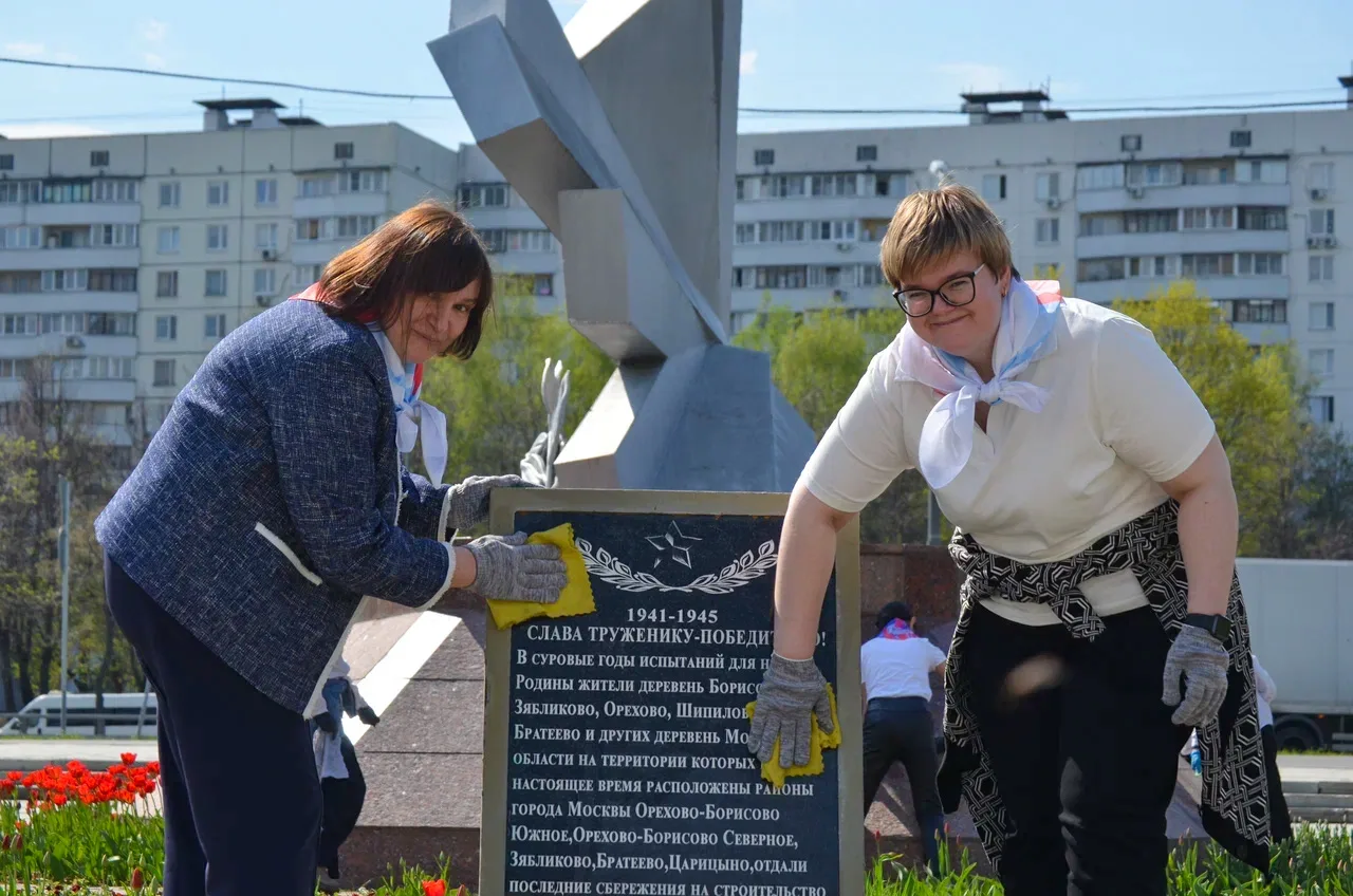 🙏🏼 Помним. Чтим. Заботимся.  В преддверии Дня Победы ученики 3 «А» класса из волонтёрского отряда «П