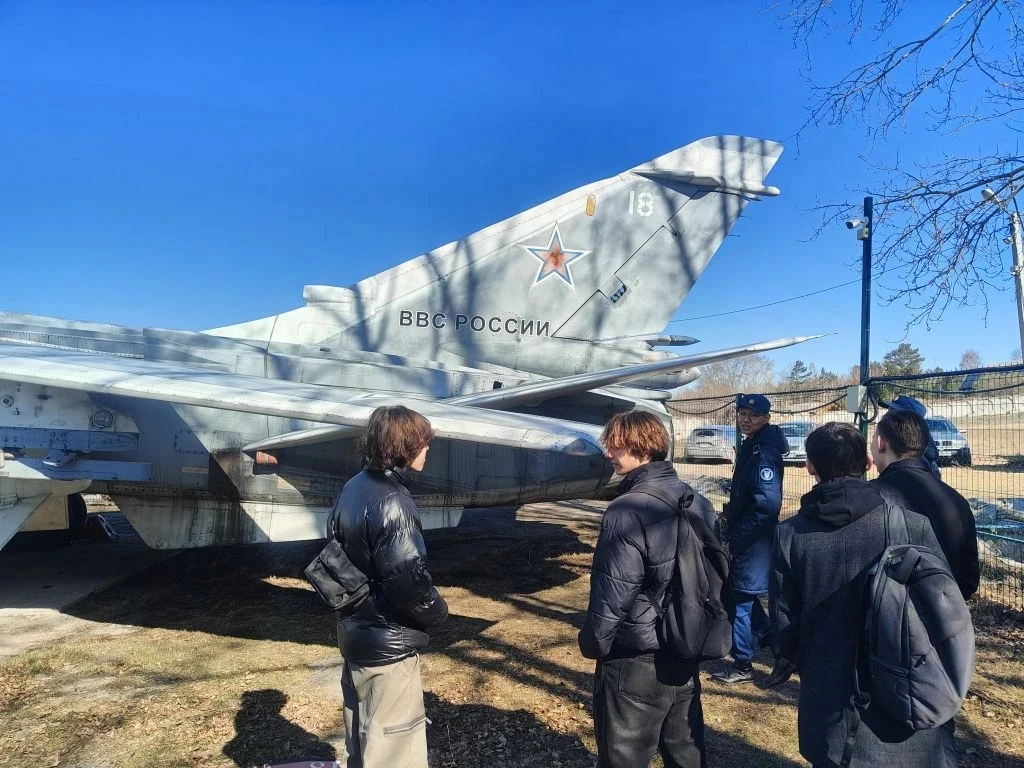 Я бы в лётчики пошёл,  пусть меня научат! 🛩  Наши ученики 10 и 11 классов технического профиля приня