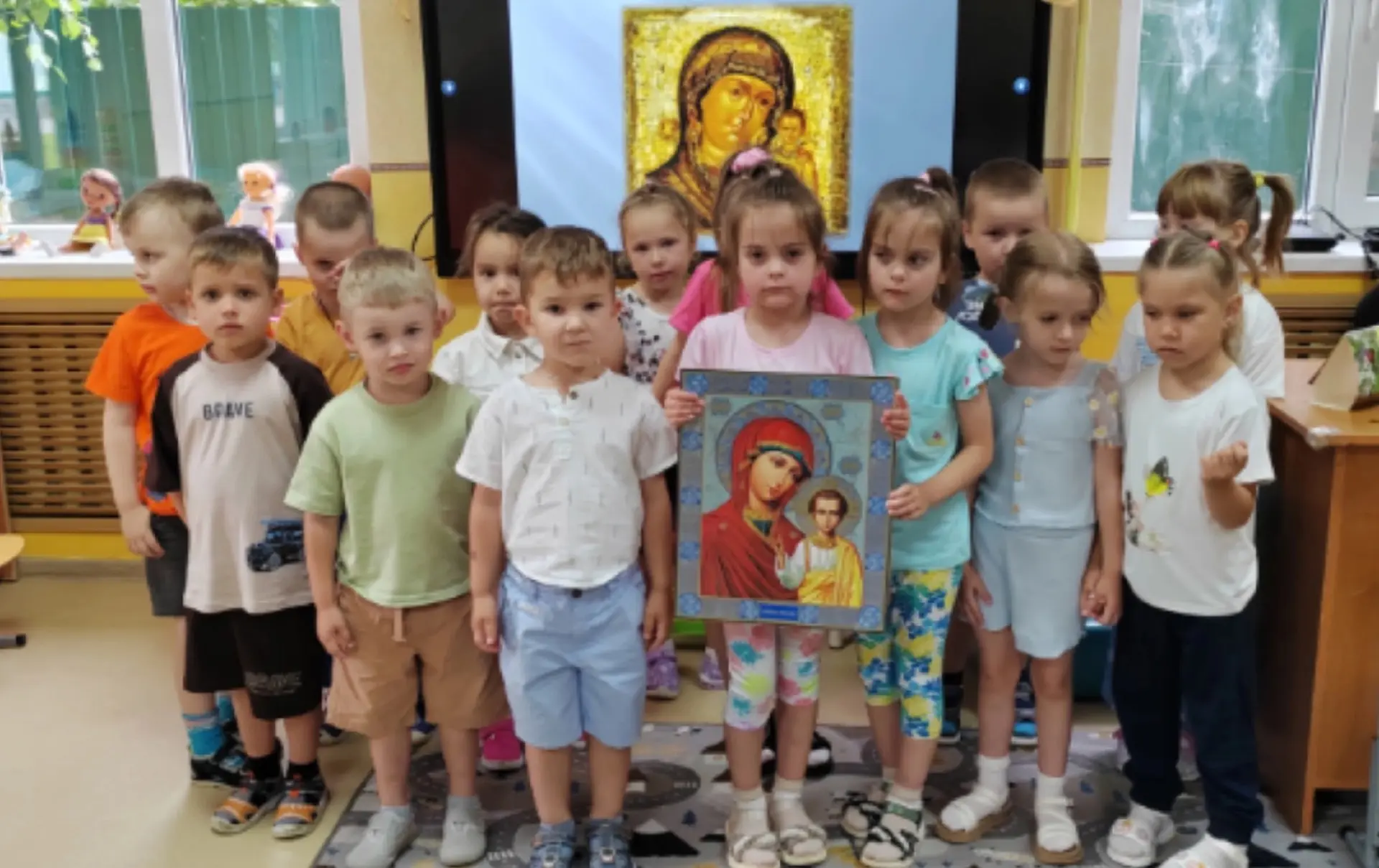 В группе "Берёзка" прошло тематическое познавательное занятие о празднике иконы Казанск...