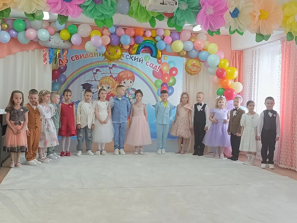 🎉 Поздравляем выпускников группы «Солнышко» с важным шагом в жизни! 🎉