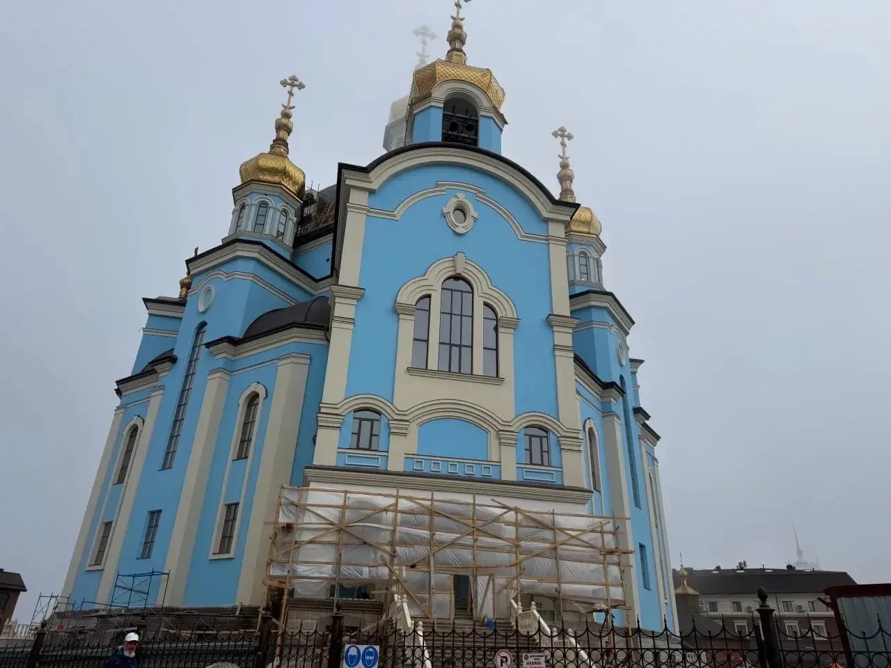 В ходе рабочей поездки в Мариуполь ознакомился с восстановлением ключевых объектов, которое ведётся 