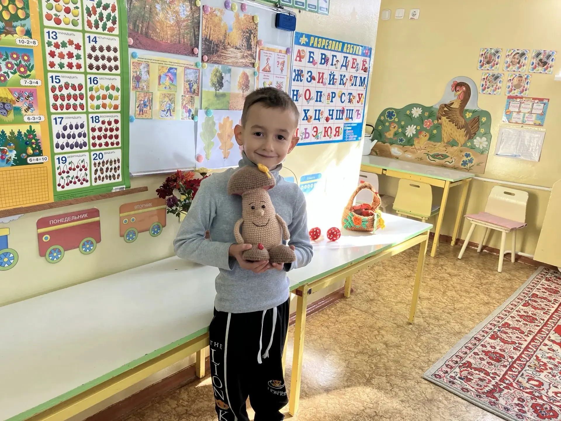 Дети подготовительной к школе логопедической группы продолжили исследовать тему "Богатс...