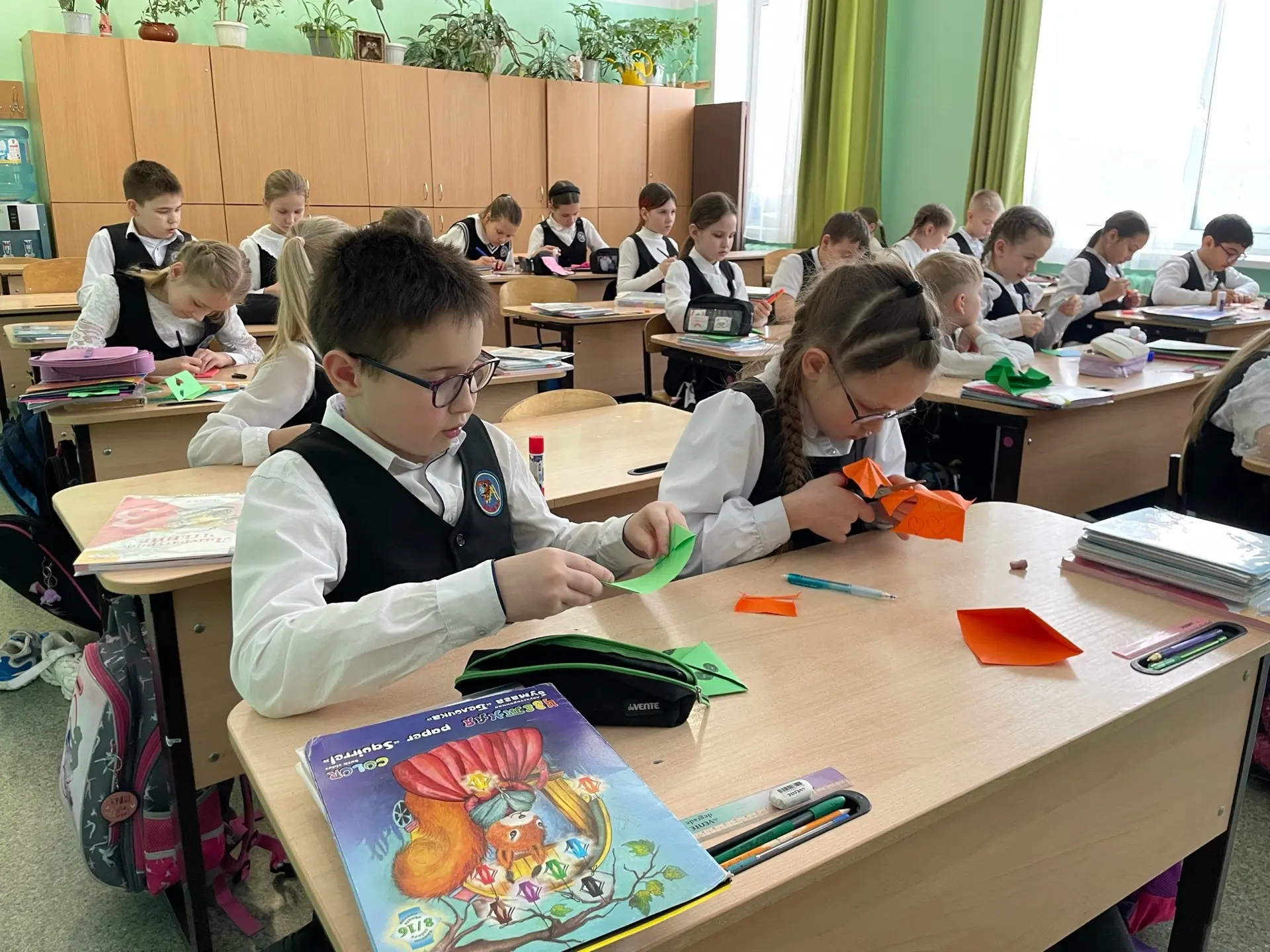 📚 День Книгодарения в начальной школе  Наши маленькие читатели окунулись в волшебный мир литературы,