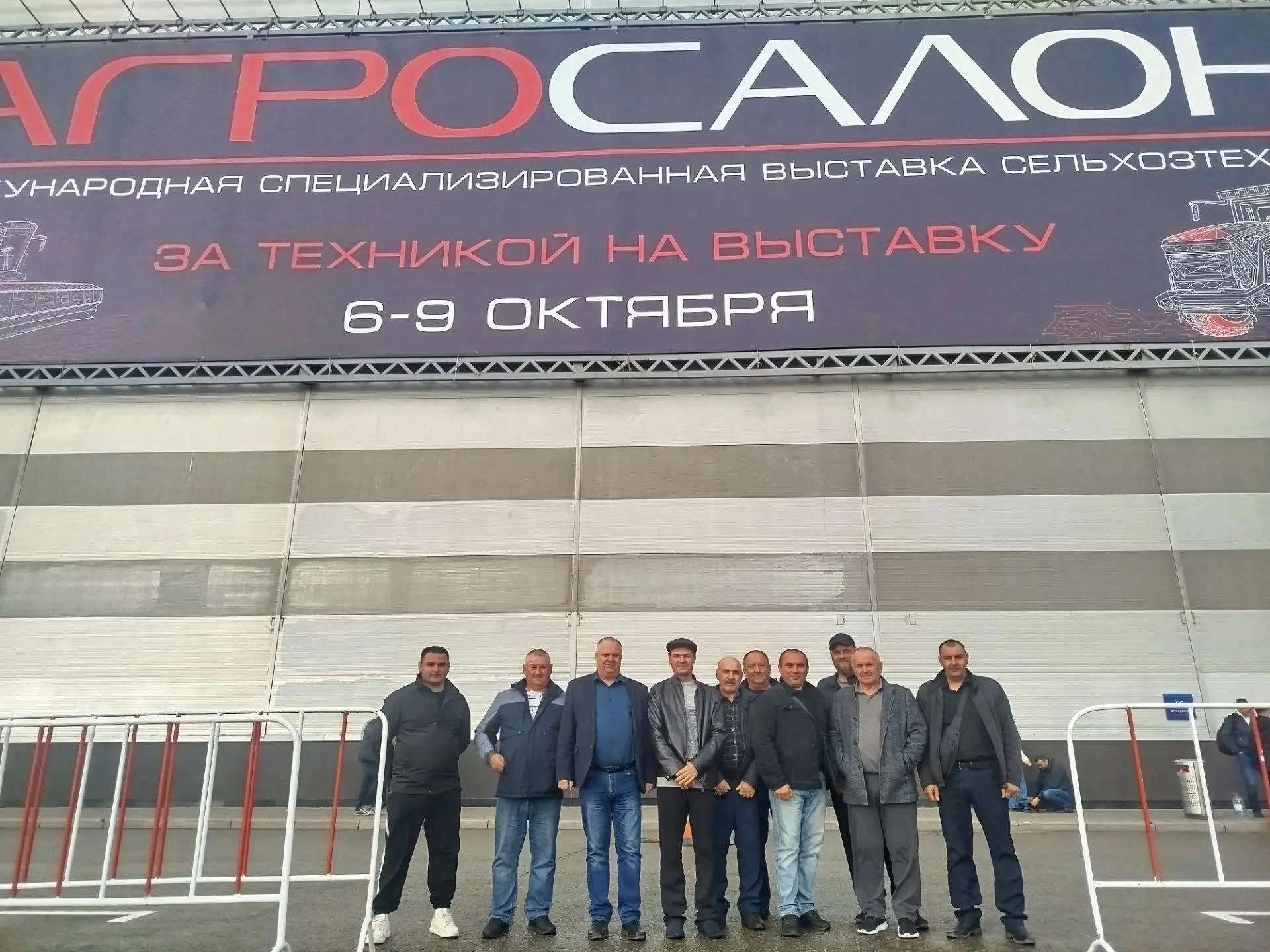 🚜Гибридный трактор, комбинированный раздатчик, первый российский селекционный зерноубо...