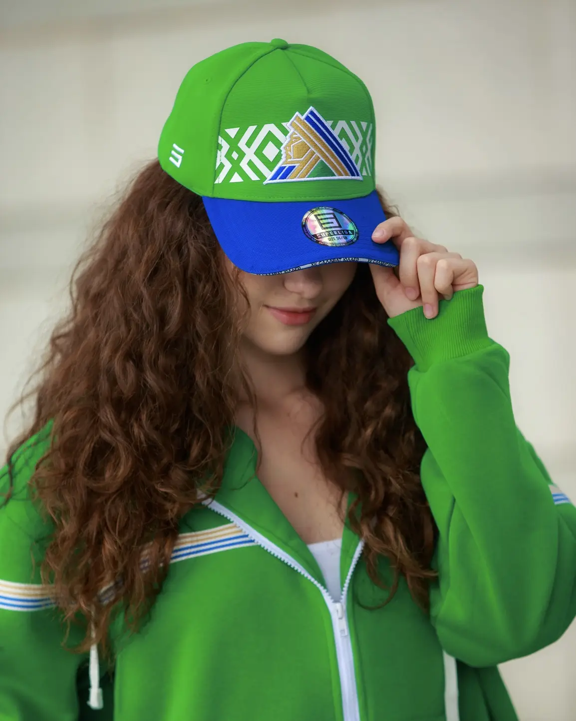 Лето, солнце и зелёные цвета 💚

Наш интернет-магазин
пополнился новыми шарфами и кепочками.

Теперь