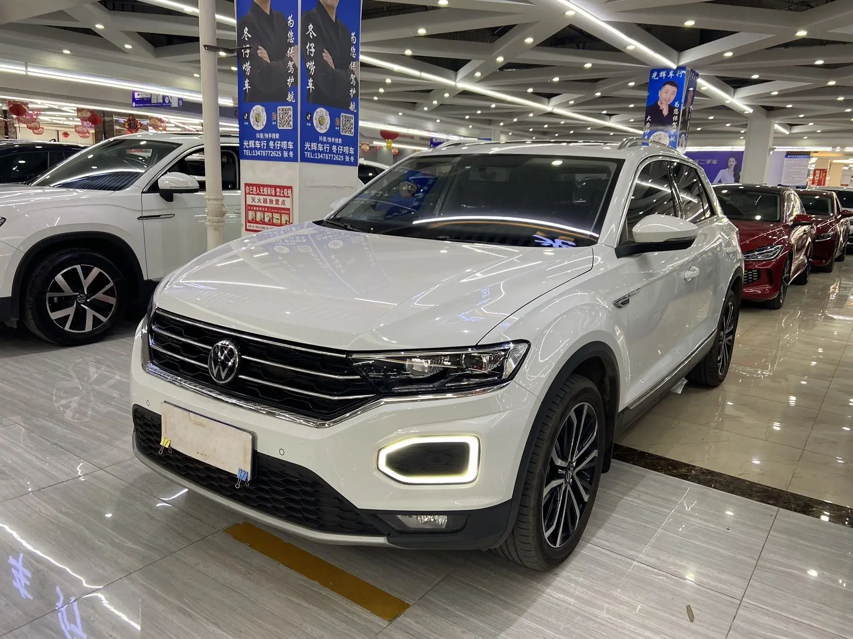 ✅ В наличии на нашей стоянке в Китае   VW T ROC 2023 год 28 000 км 1.4 бензин - 150 ЛС  Передний при