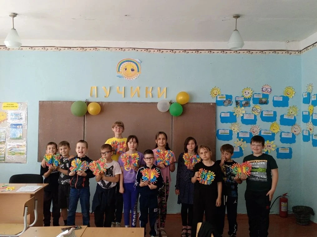 В детском пришкольном лагере "Лучики" каждый день весело!
С ребятами проводятся различные интеллекту