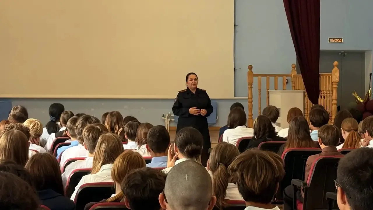 Сегодня в школе состоялась профилактическая беседа инспектора по делам несовершеннолетн...