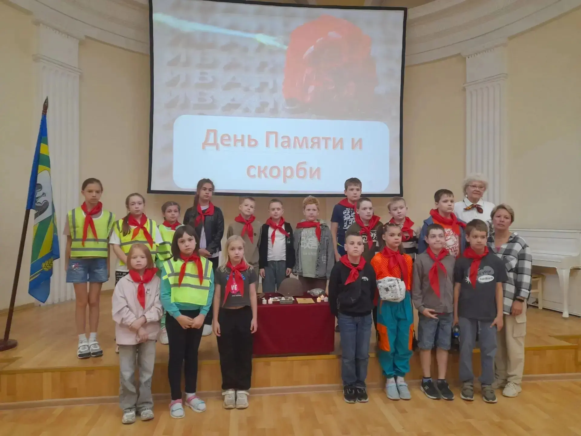 Воспитанники оздоровительного лагеря «Улыбка» посетили ИКЦ, где для них прошёл урок мужества, посвящ