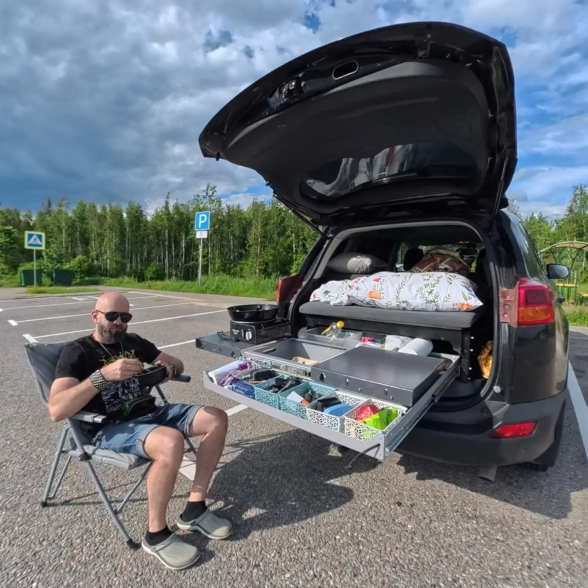 😄 А я переселился в Тойоту и поехал на HelloCamper. 
Долго и внимательно перегружался из автодома, 