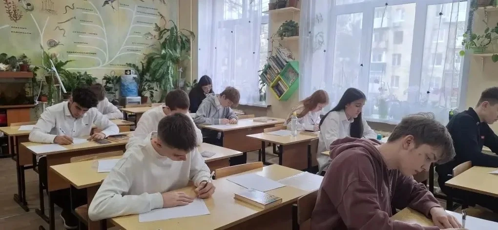 18.04. 2026  в корпусе 1 проходит апробация ОГЭ  по русскому языку.  Аудитории подготовлены, кимы ма