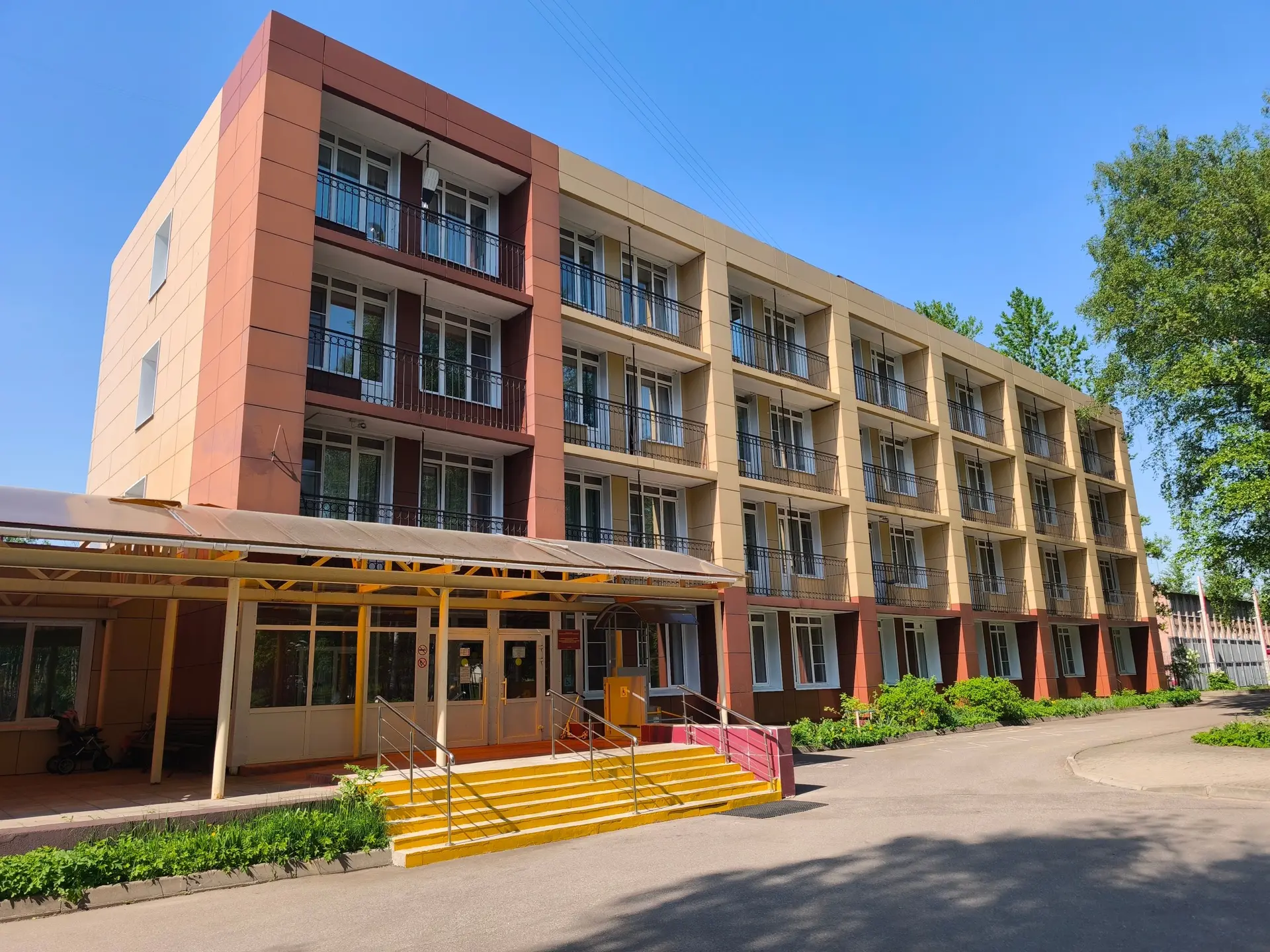 Выездное заседание комитета по социальной, демографической политике, труду и занятости ...