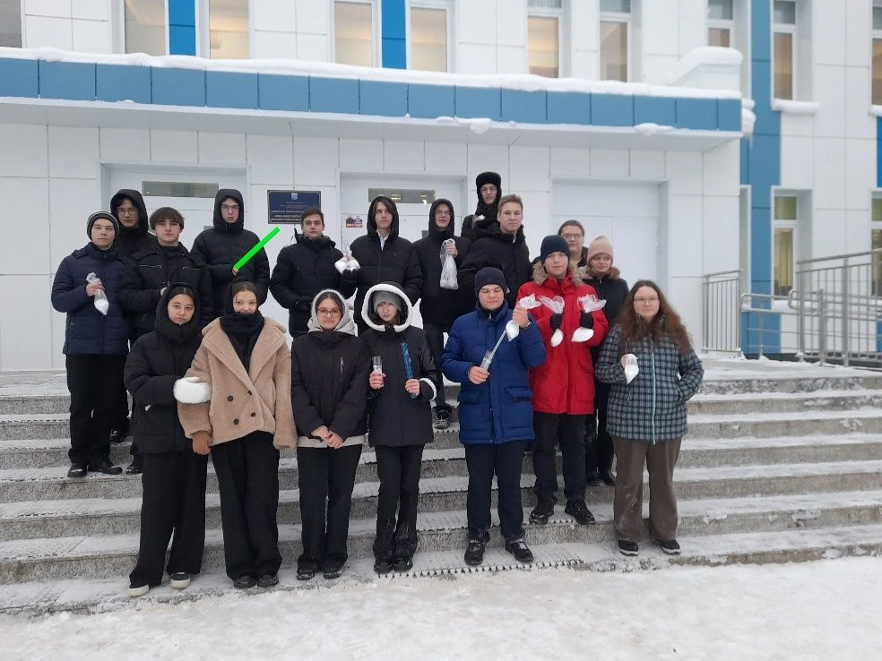 Ученики естественно-научной группы 11 класса провели анализ снеговой воды 📋✅Учащиеся естественно-нау