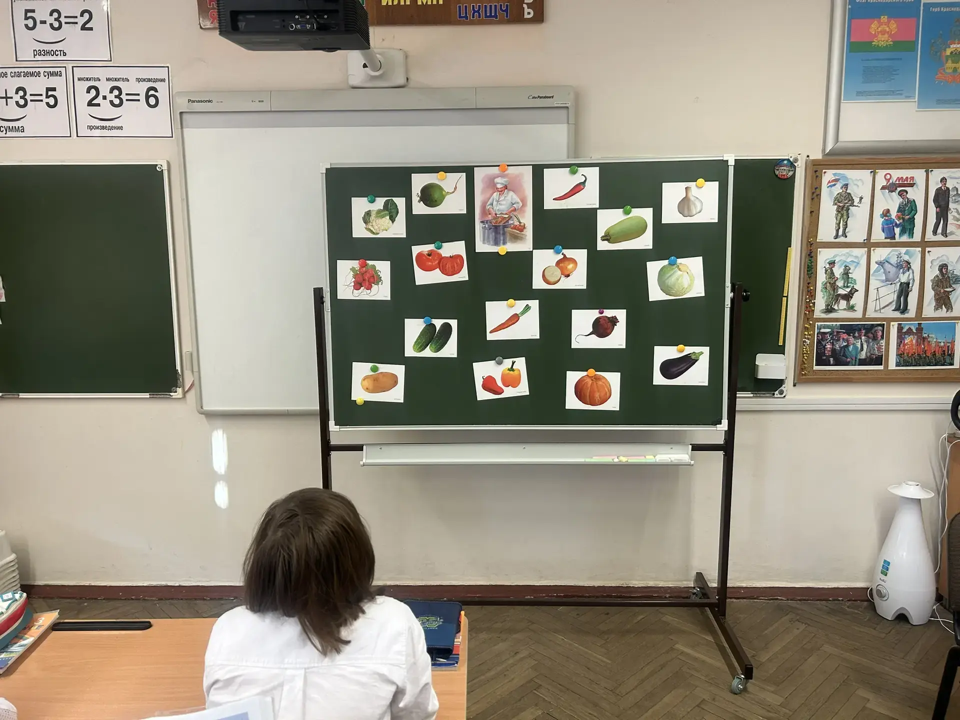 Человеку нужно есть,  Чтобы встать и чтобы сесть.  Чтобы прыгать, кувыркаться,  Песни петь, дружить,