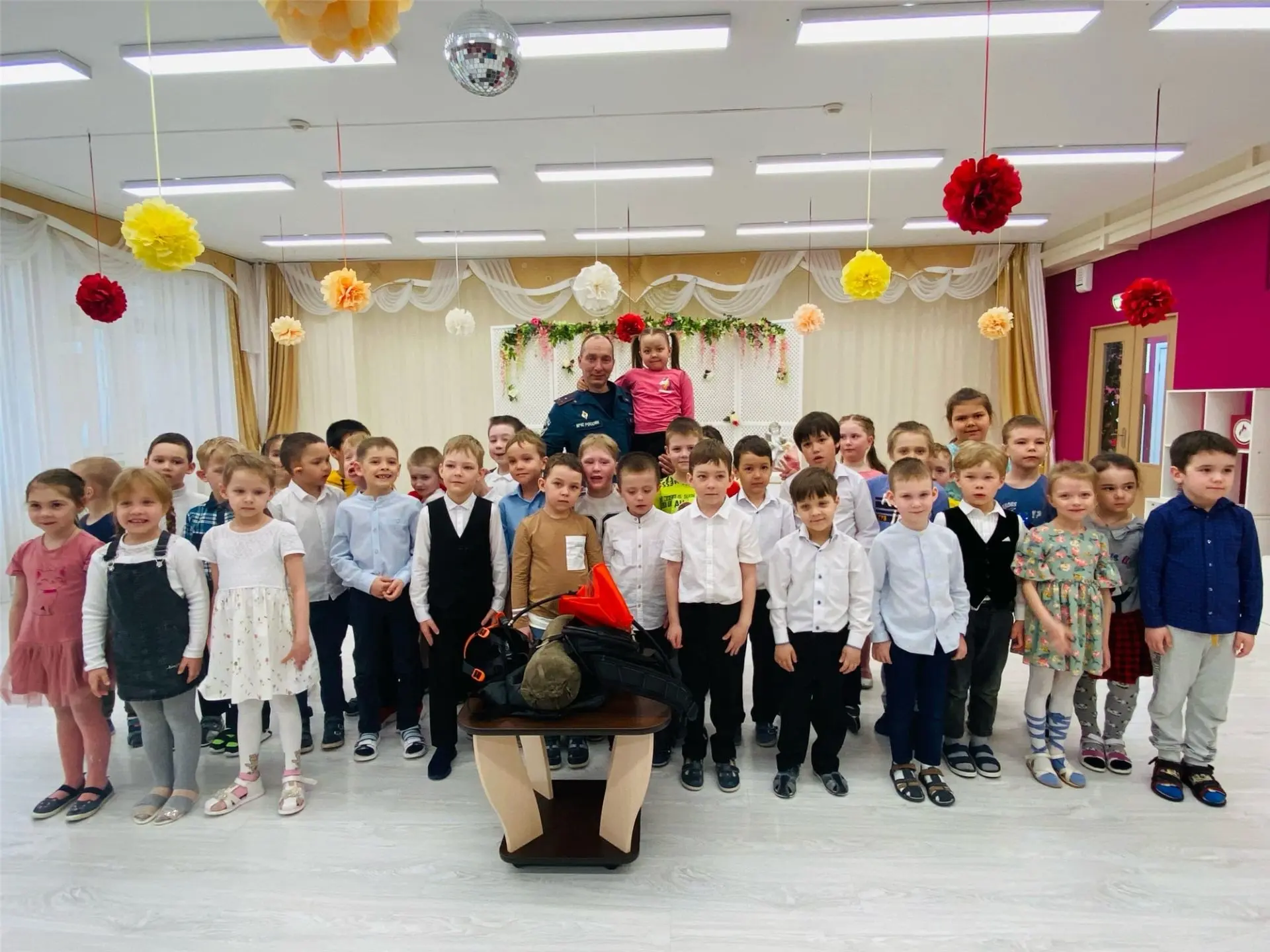 В детском саду №8 состоялся Всероссийский открытый урок «Основы безопасности жизнедеяте...
