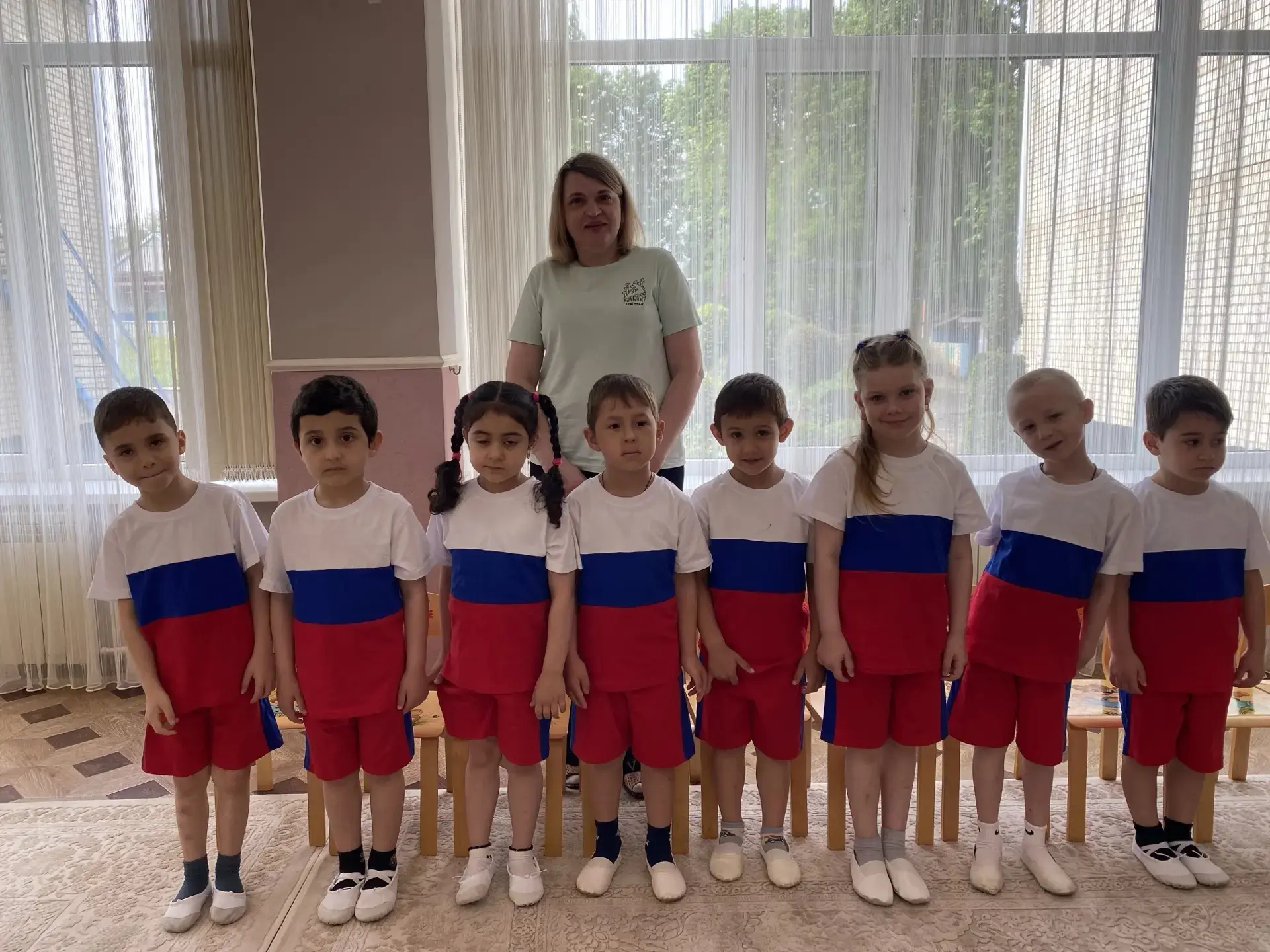 Доброе и патриотичное начало недели в нашем детском саду! 🇷🇺