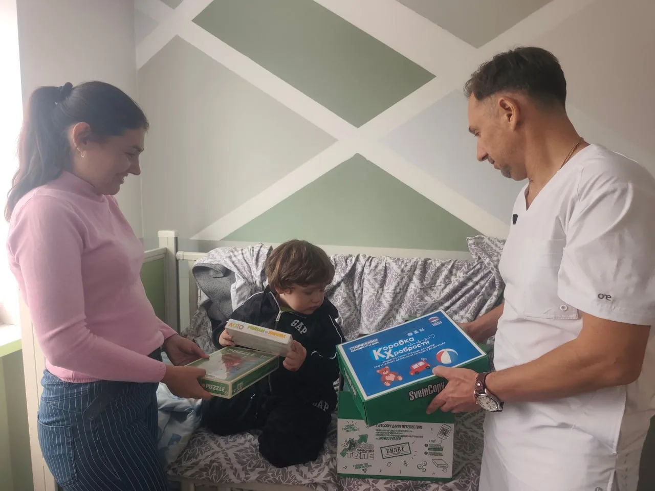 🎁Активисты местного отделения партии «ЕДИНАЯ РОССИЯ» передали подарки детям, находящих...