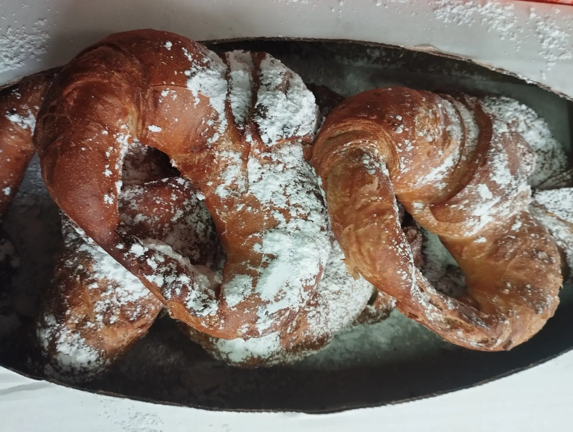 🥐 🥐  🥐 🥐 Круассан 🥐 🥐 🥐 🥐 
🥐 - со сгущенным молоком
🥐 - с малиной
🥐 - с ветчиной и сыром