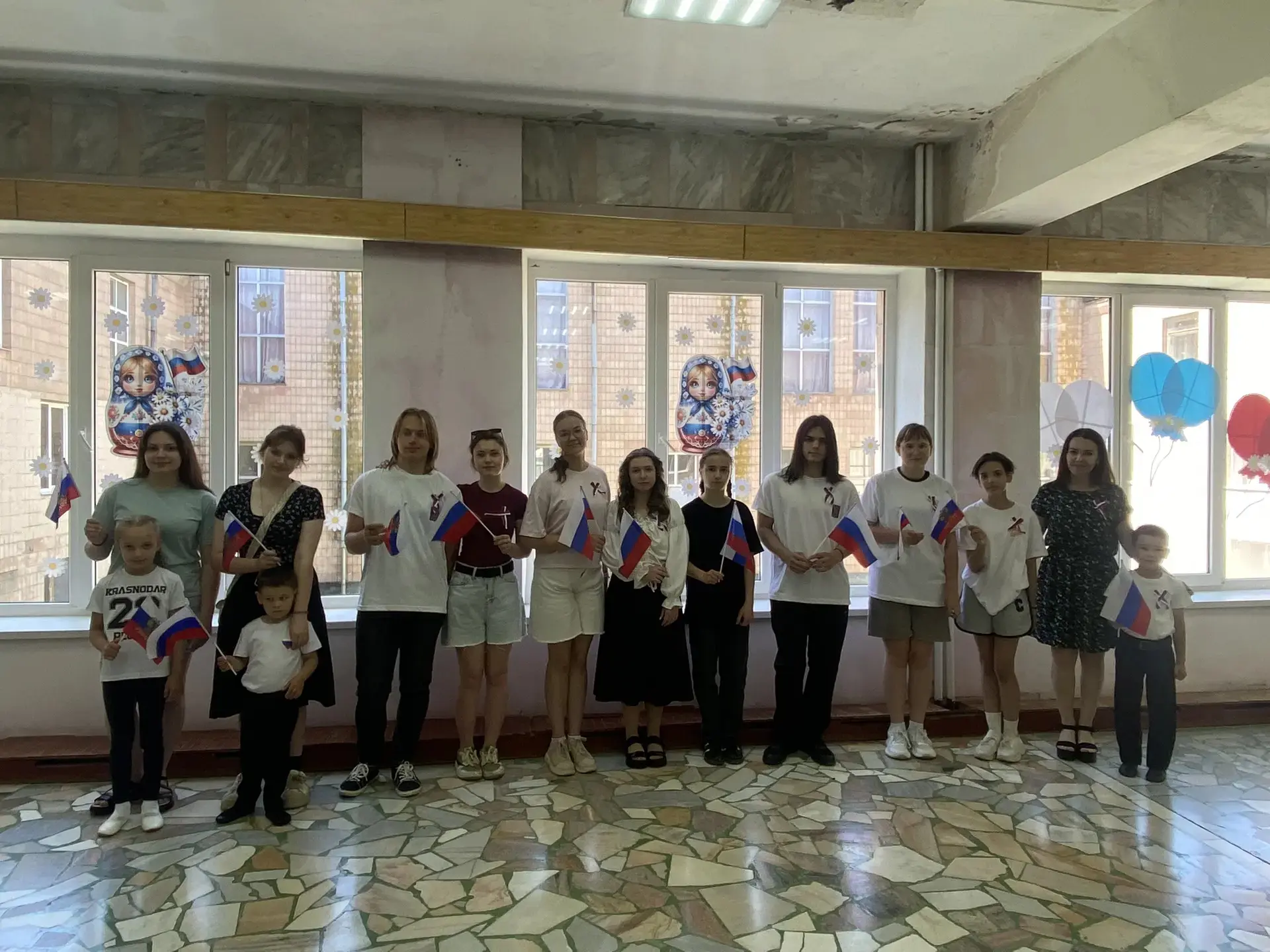 🎉В честь Дня России 🇷🇺 в  СДК ст. Привольной стало ещё уютнее и красивее! ✨

Наши активные волонт