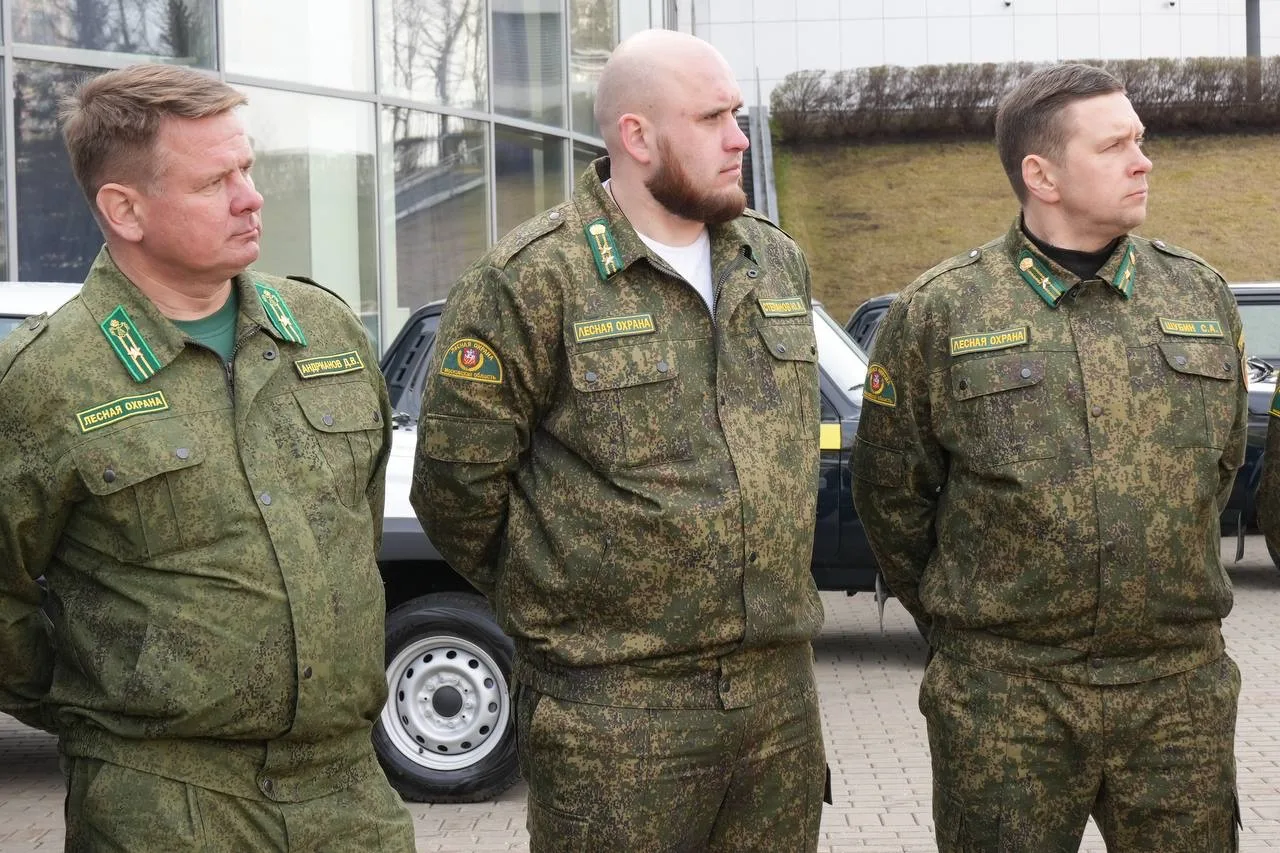 🌲🚜Сегодня передали Комитету лесного хозяйства новую технику — 35 единиц: автоцистерны для тушения по