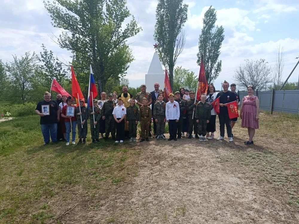 🇷🇺❤️ Военно-патриотический клуб «Молодая гвардия» после митинга памяти на братской мо...
