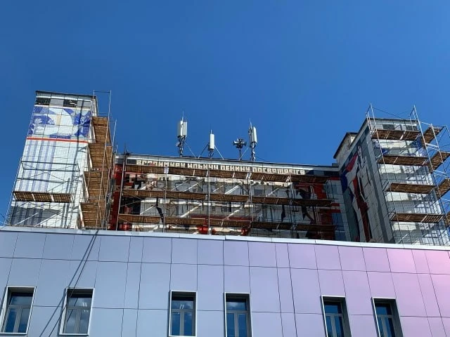 В Стерлитамаке продолжают восстанавливать фреску на здании ГДК.