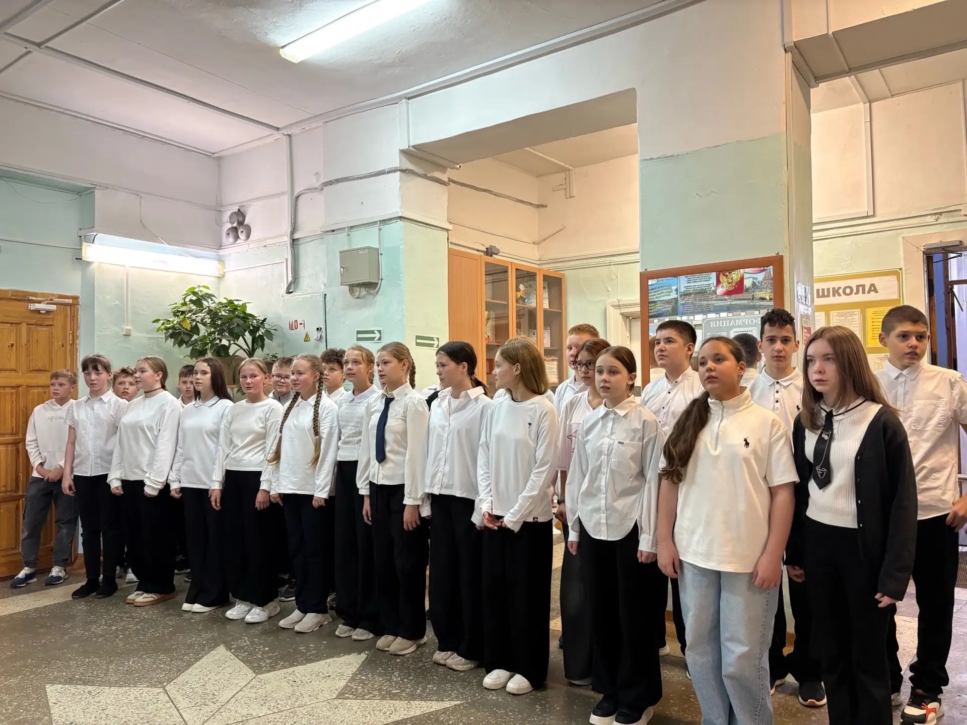 📢 В 6-х классах прошла торжественная линейка, посвящённая Дню памяти жертв фашизма и 8...