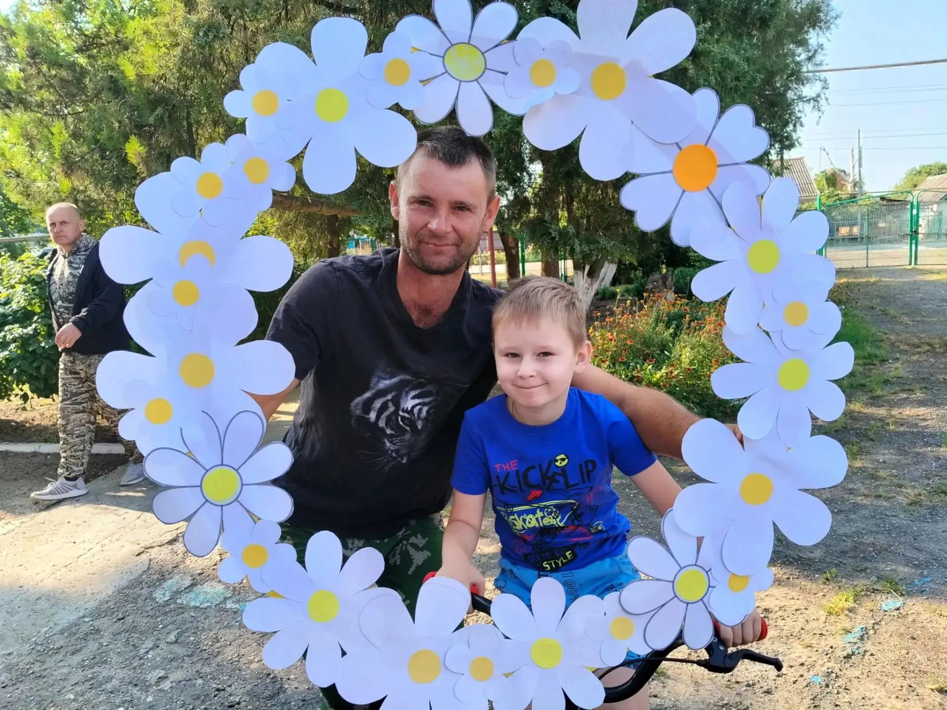 Поздравляем Вас с днём семьи, любви и верности 🤍💙❤🌼🌼🌼🌼🌼