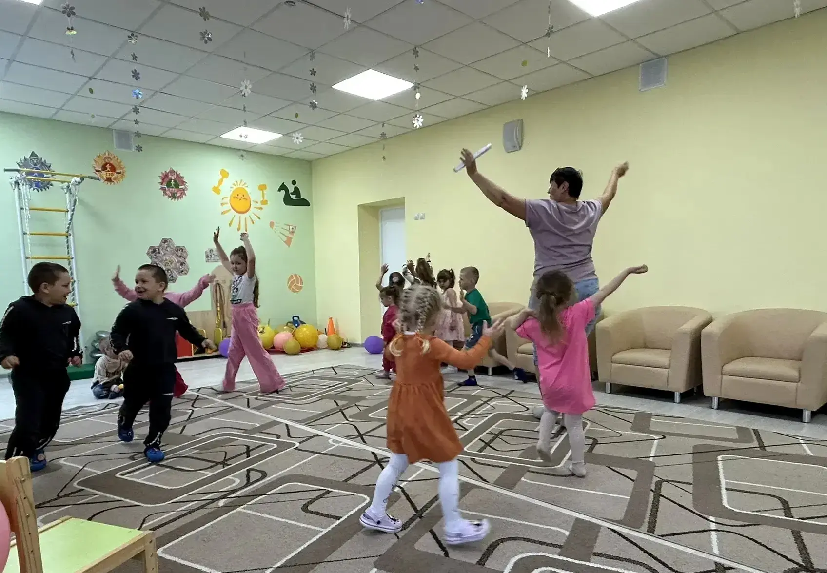 1 июня в Международный день защиты детей в нашем детском саду прошел досуг "Страна детс...