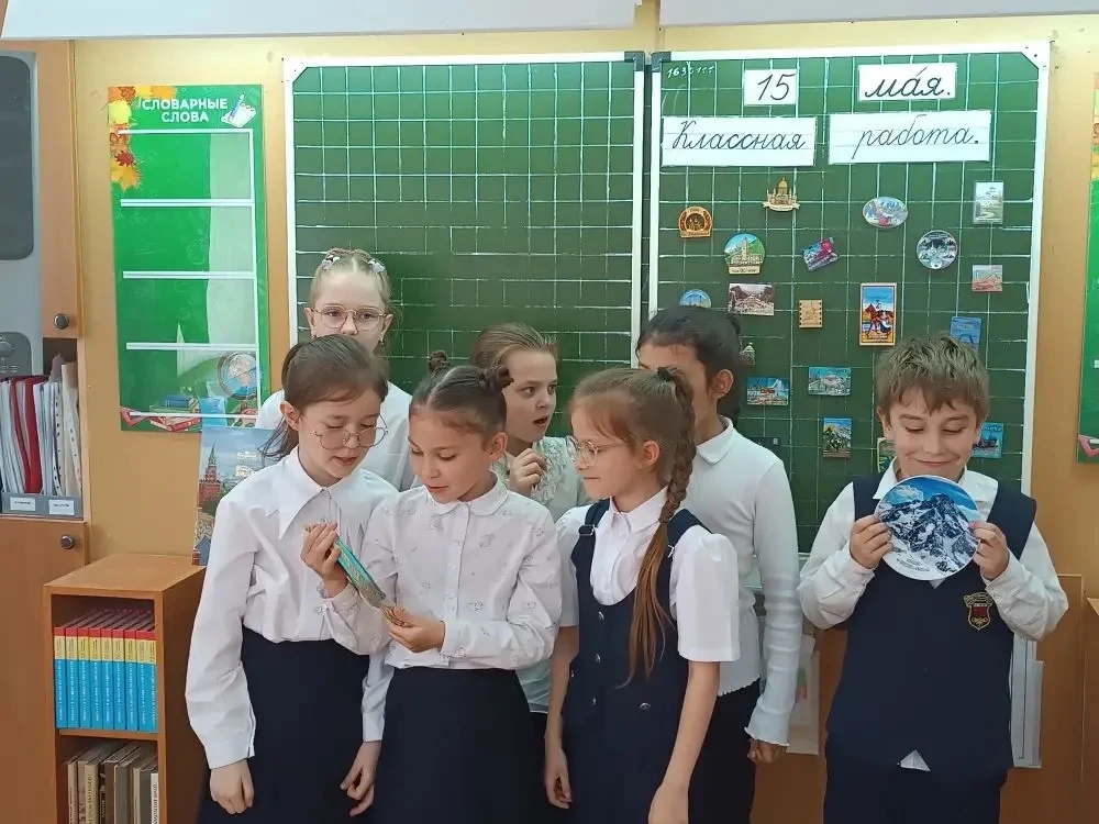 В Международный день музеев ученики 3 «Б» класса превратили свой класс в настоящую сокровищницу! 🏛️ 