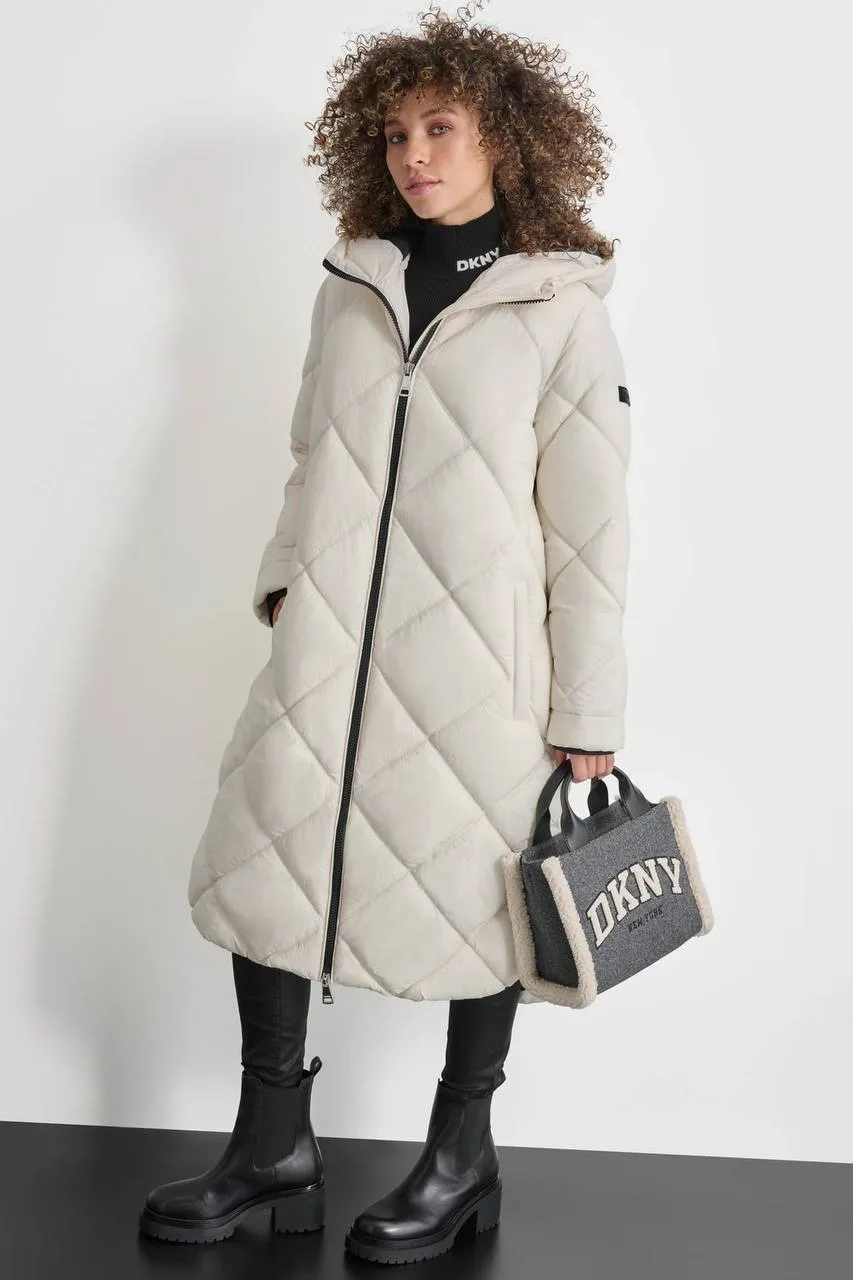 Вновь в продаже ваши любимые стеганые утепленные пальто DKNY 😍