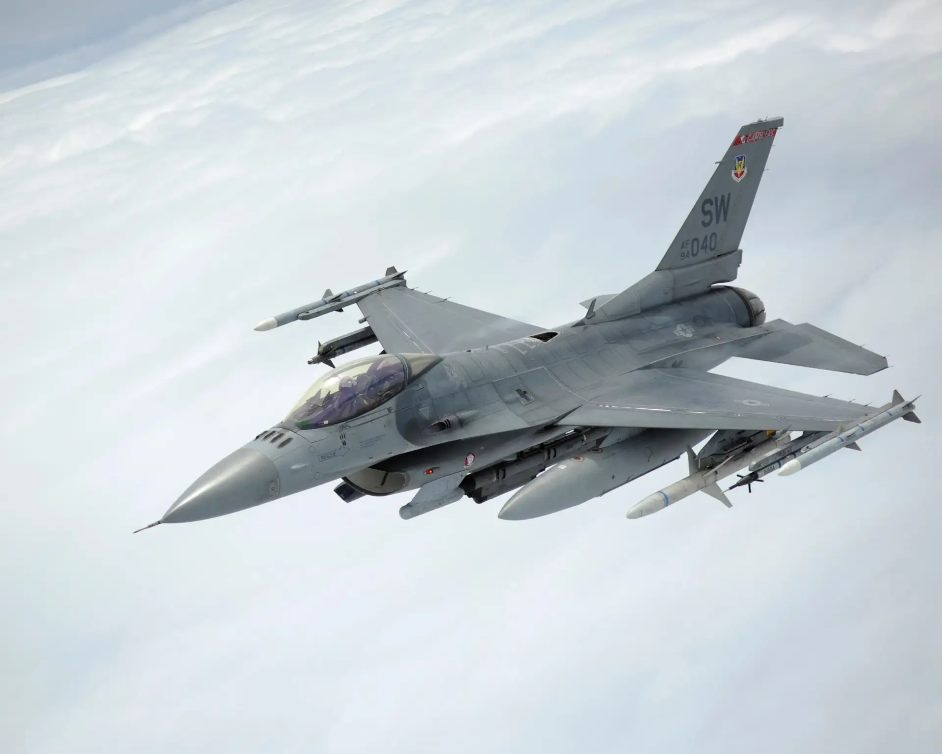 Брюссель передаст Киеву три истребителя F-16 до конца года, сообщил Зеленский.