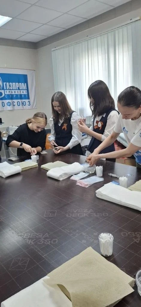 В преддверии 81-й годовщины Победы: Юные патриоты плетут сети и готовят подарки для фронта! 🇷🇺   В д