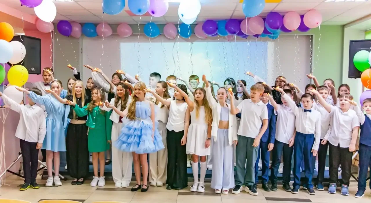 Прощай, начальная школа! ✨  Выпускной 4Б – это было ярко! 🎉  Танцы, смех, немного слёз (только от сч