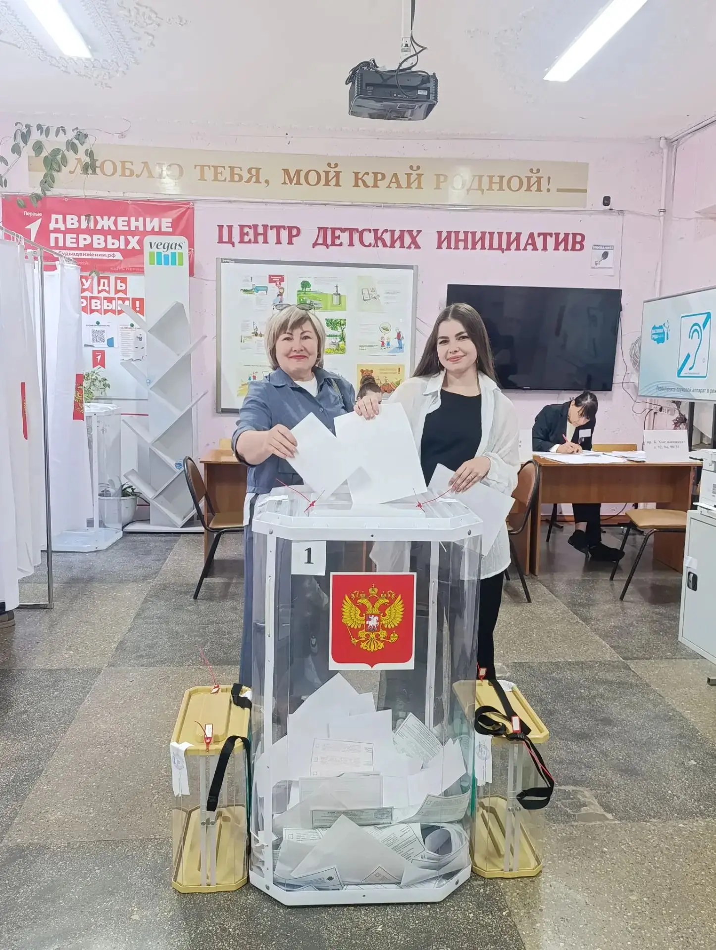 ✅ Сегодня в нашей школе работает избирательный участок 153, и мы рады видеть, как белго...