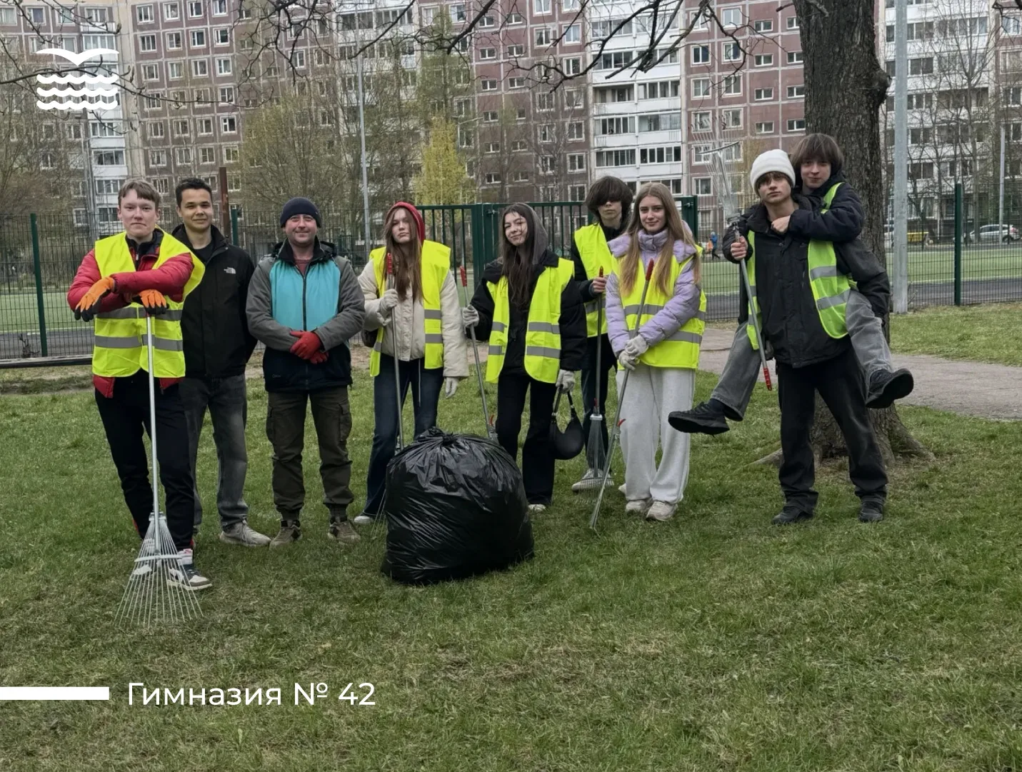🍃 Школы и детские сады Приморского района присоединились к «Доброму субботнику»
 
Работники образов
