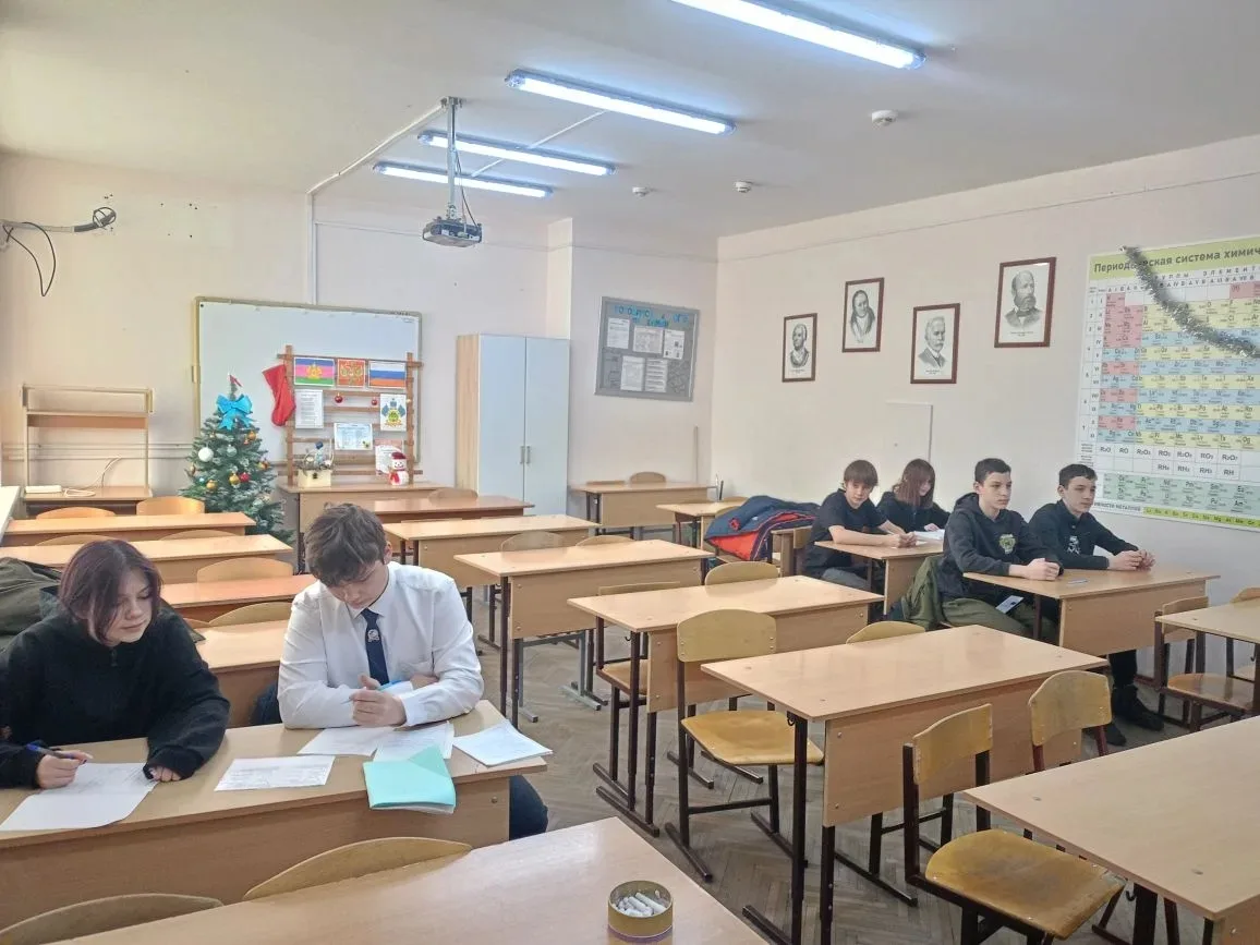 Зимние каникулы в лицее. И постреляли, и поиграли в баскетбол, и позанимались на доп. занятиях по ма