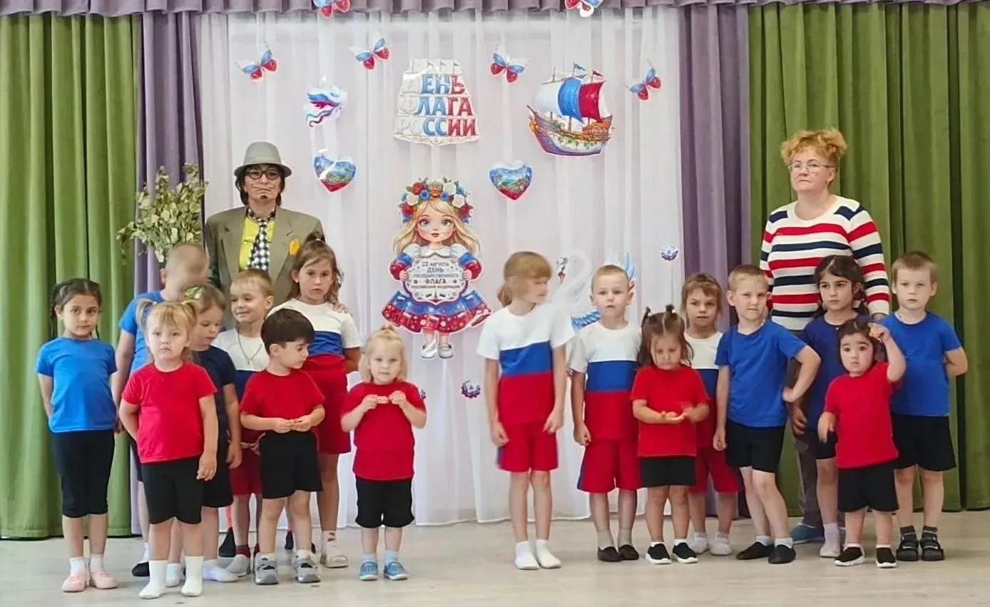 Белый – облако большое,