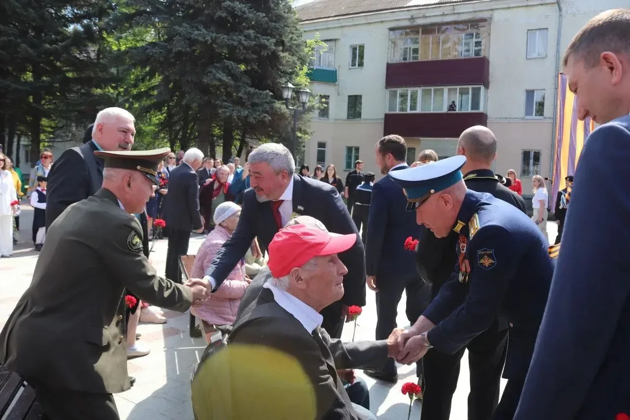 ВЕЧНАЯ ПАМЯТЬ ГЕРОЯМ!   8 мая в Дёмском районе прошла торжественная церемония возложения цветов к Ст
