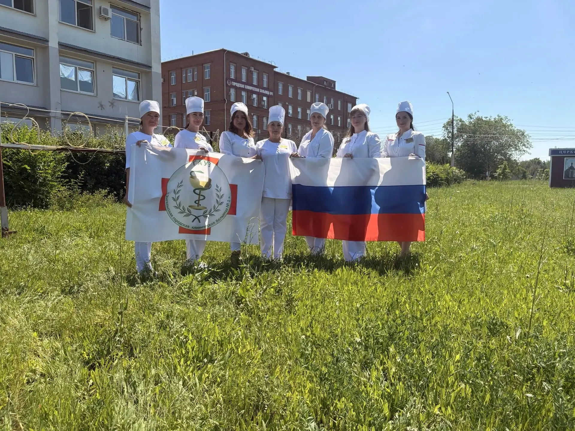 Наша клиника поддерживает традиции и всегда готовится ко Дню Государственного флага РФ ...