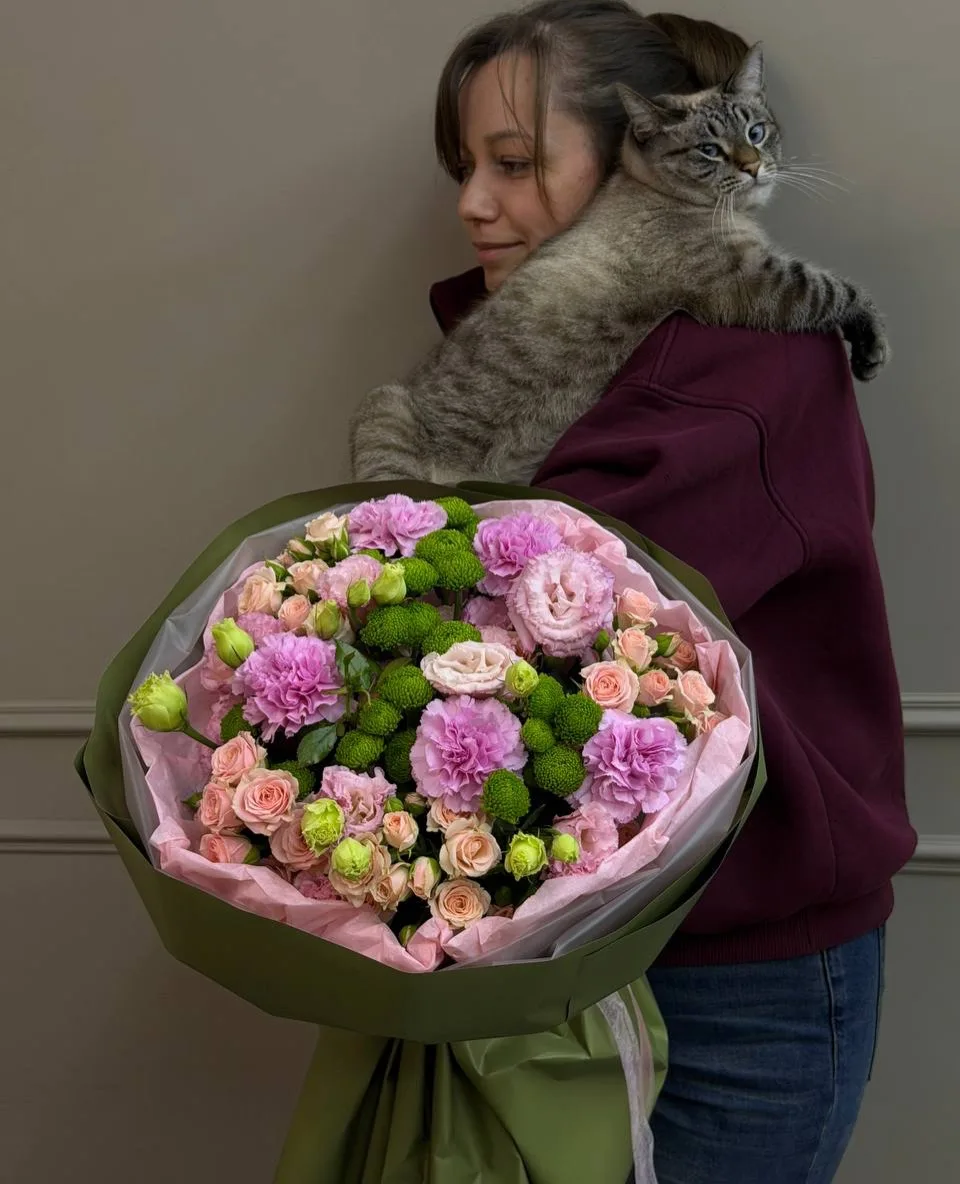 Наш главный флорист 🐈