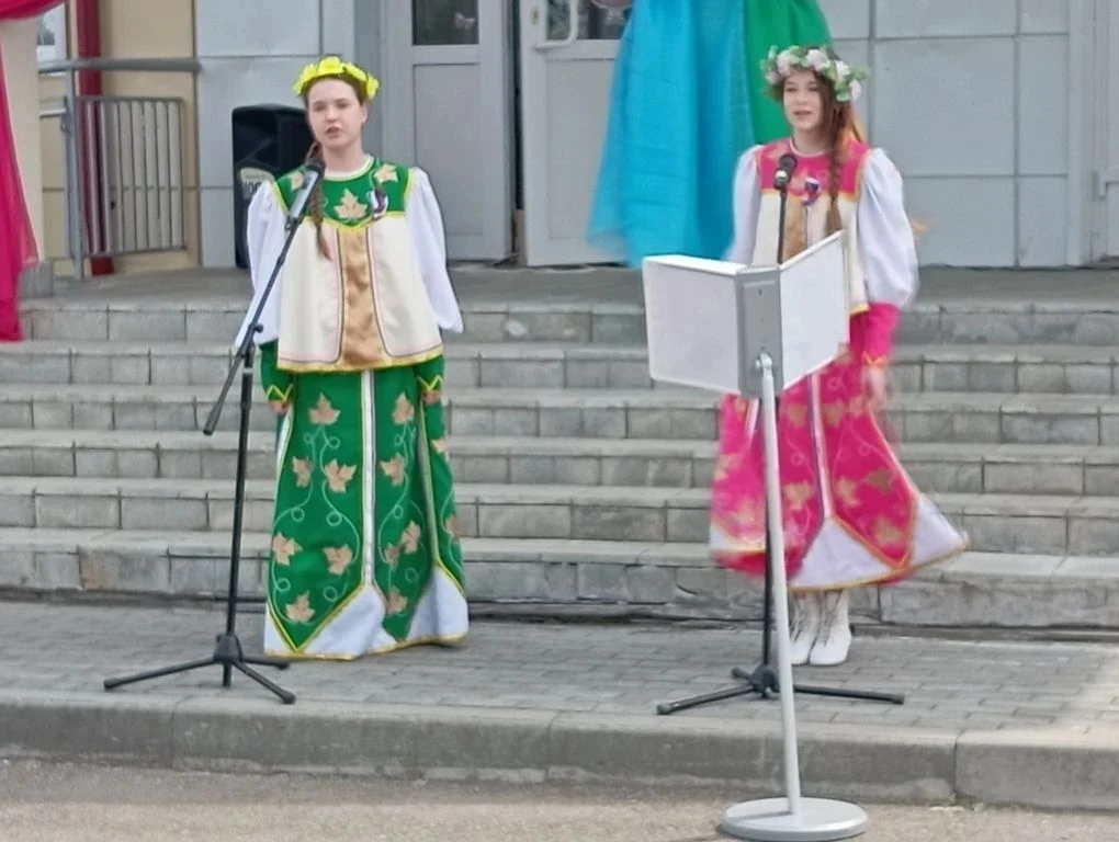 ... Мой дом - Россия и лучше дома на свете нет... 
    Праздничный концерт ко Дню России с участием 