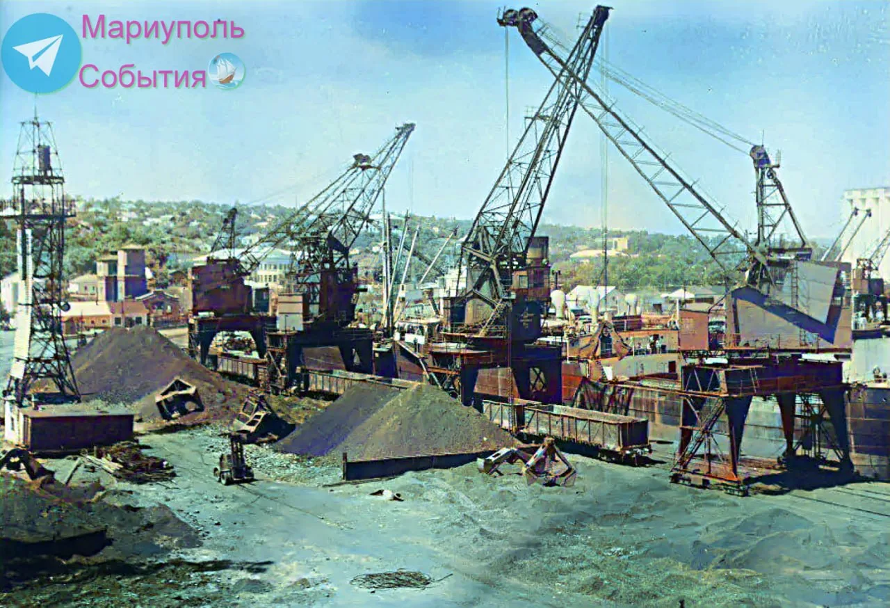 Угольный причал в порту, 1955 год